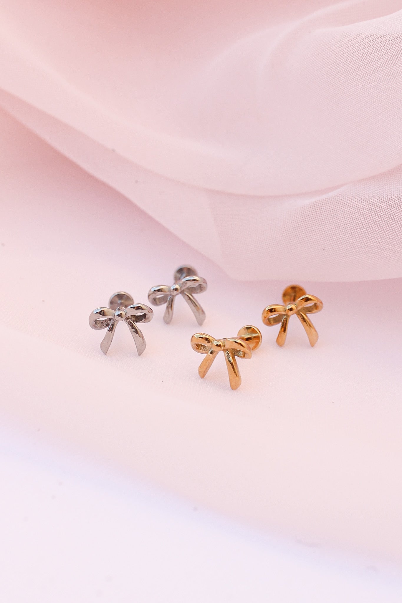 Bow Flat Back Stud in Gold