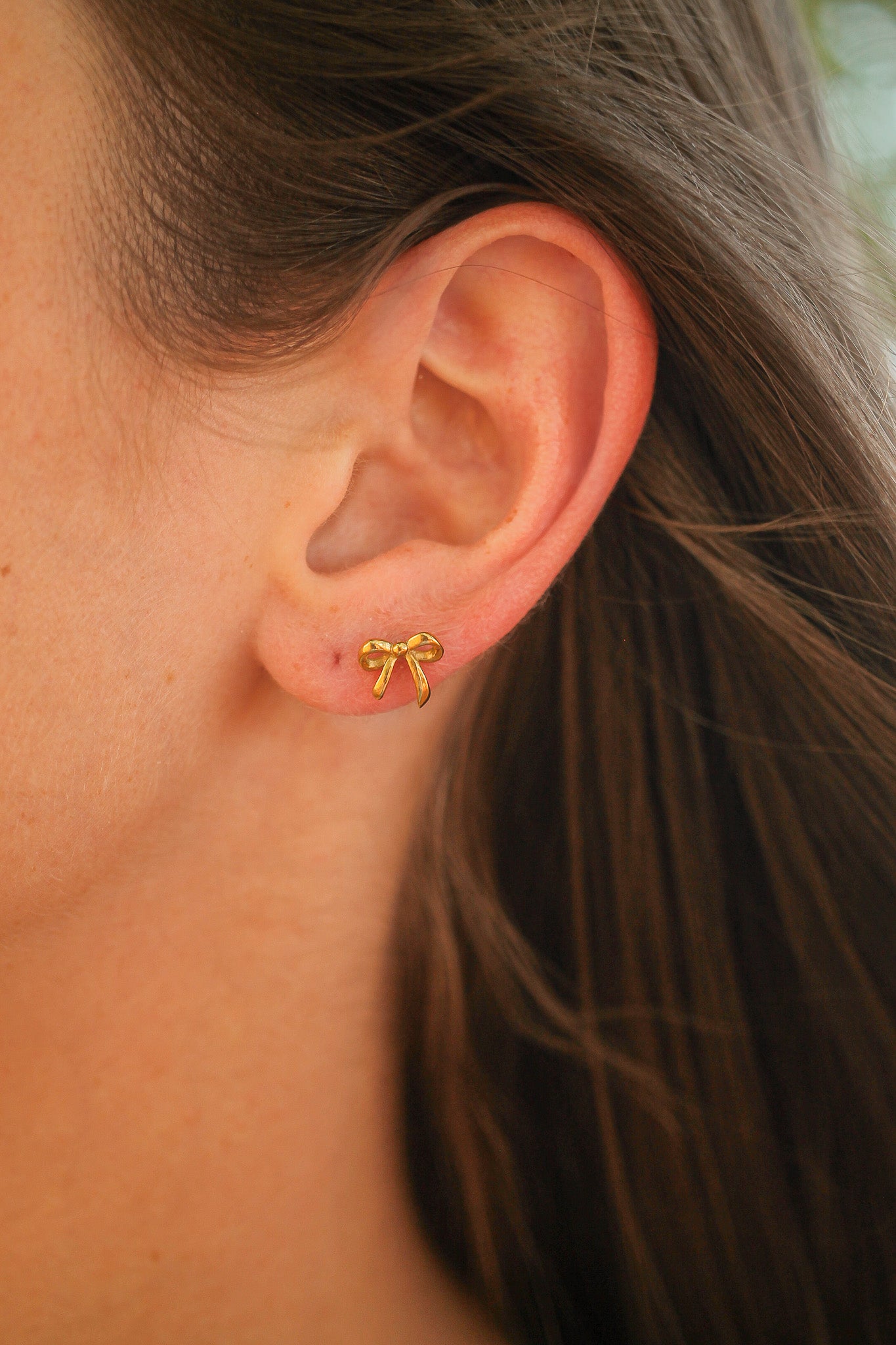 Bow Flat Back Stud in Gold