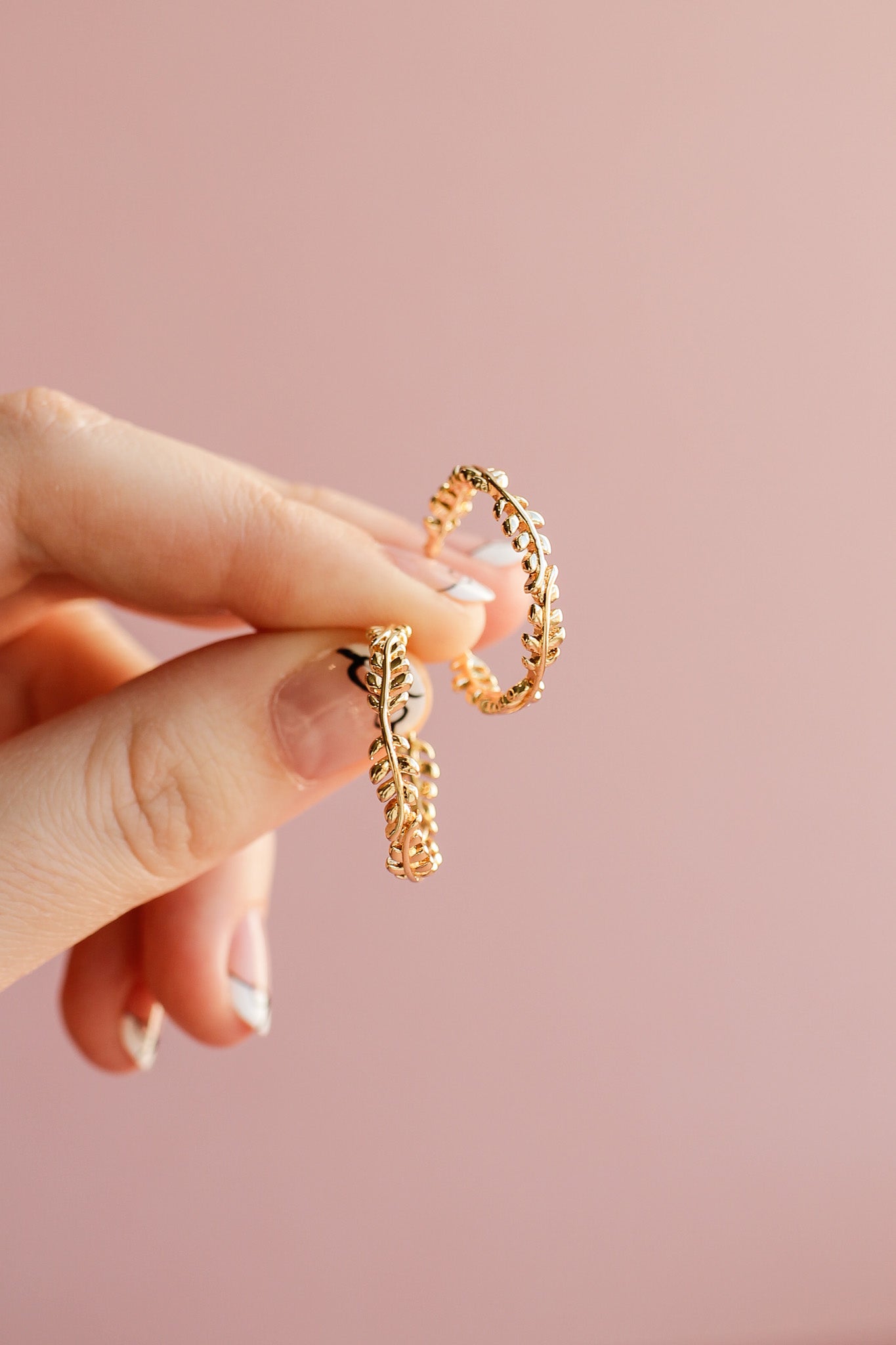 Nike Hoop in Gold